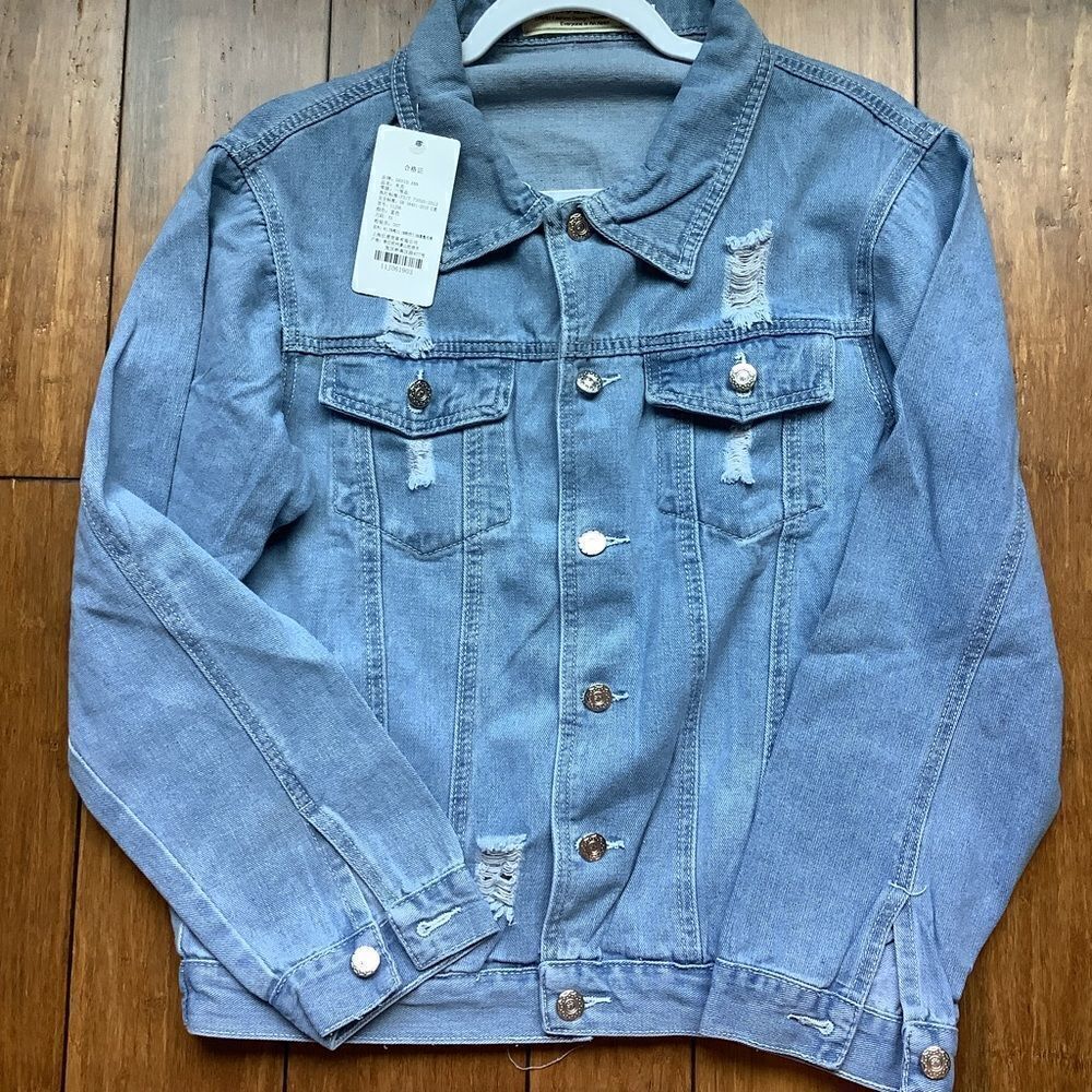 NWT David.Ann Distressed Denim Jacket ❤️🤩😎